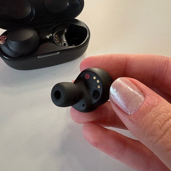Sony noise canceling earbuds - Picture 5 of 9